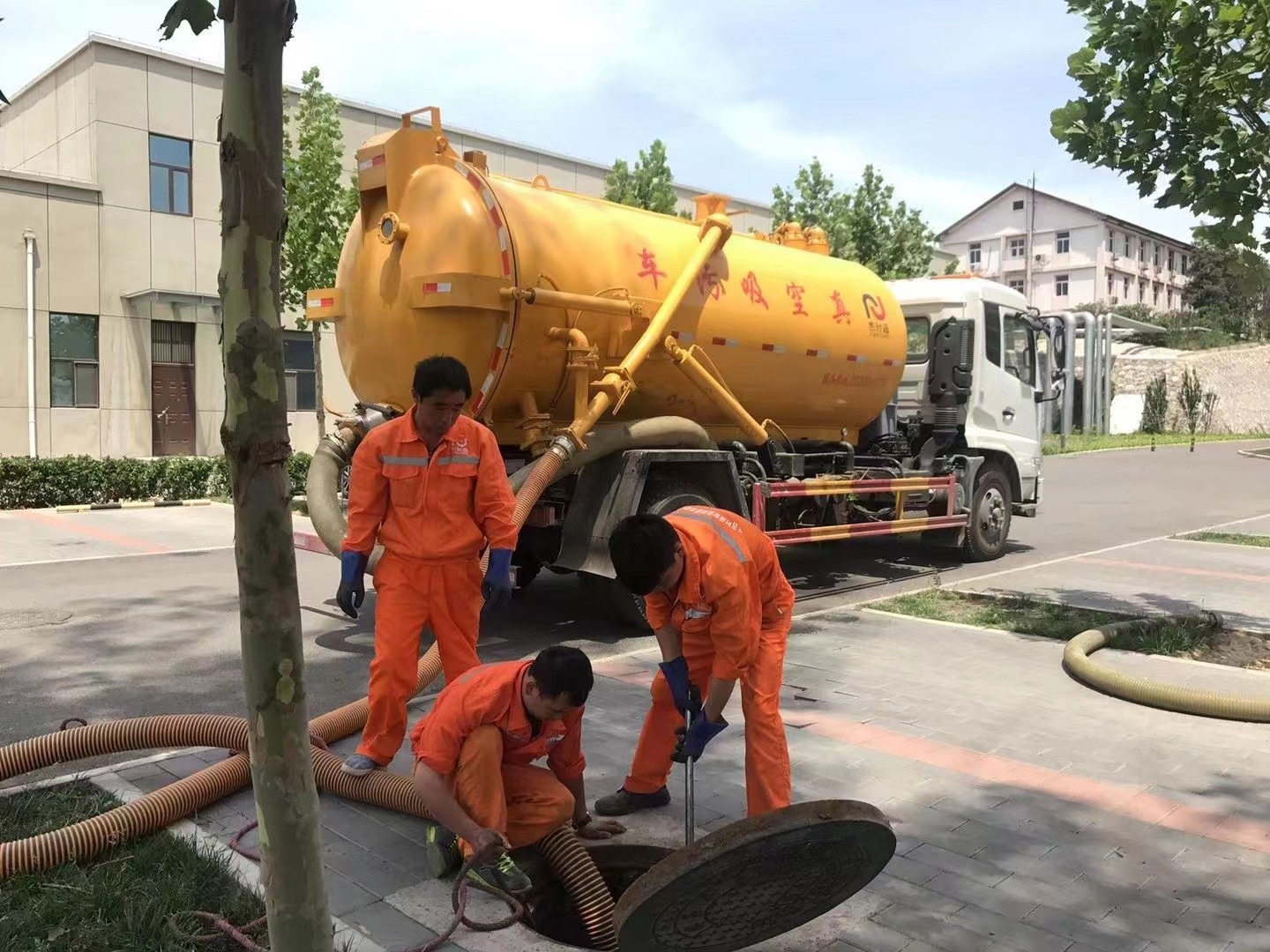 凤庆化粪池清理与5-8吨吸粪车施工效率分析